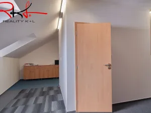 Pronájem kanceláře, Roudnice nad Labem, Husovo náměstí, 101 m2
