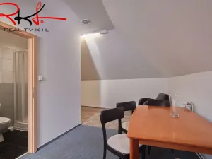 Pronájem kanceláře, Roudnice nad Labem, Husovo náměstí, 101 m2