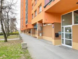 Pronájem bytu 2+kk, Praha, Rajmonova, 43 m2