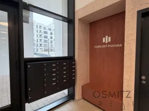 Pronájem garážového stání, Praha - Nusle, Závišova, 15 m2