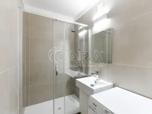 Pronájem bytu 2+kk, Praha - Kobylisy, Famfulíkova, 43 m2