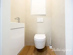 Pronájem bytu 2+1, Praha, Káranská, 56 m2