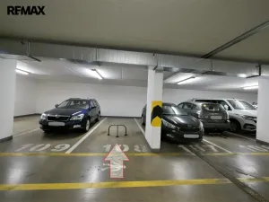 Pronájem garážového stání, Praha - Dejvice, Lindleyova, 16 m2