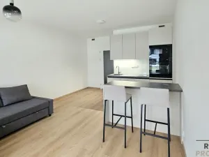 Pronájem bytu 1+kk, Praha - Hloubětín, Poděbradská, 32 m2
