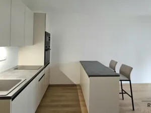 Pronájem bytu 1+kk, Praha - Hloubětín, Poděbradská, 32 m2