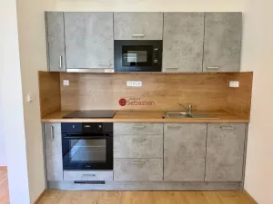 Pronájem kanceláře, Pardubice - Zelené Předměstí, třída Míru, 71 m2