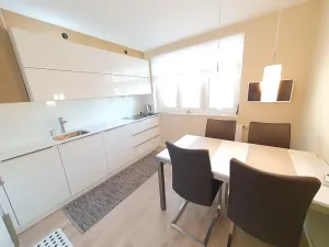 Pronájem bytu 4+1, Praha - Kobylisy, Služská, 128 m2