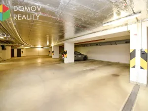 Pronájem garážového stání, Beroun, Nepilova, 12 m2