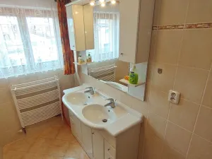 Pronájem bytu 4+1, Praha - Hostavice, Nežárská, 95 m2