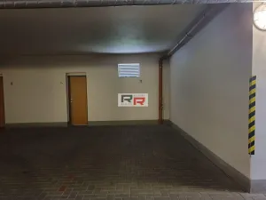 Pronájem garážového stání, Olomouc - Povel, Peškova, 13 m2