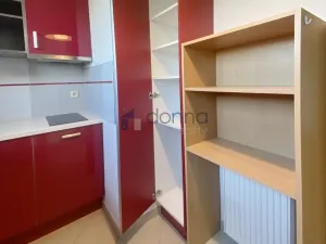 Pronájem bytu 1+kk, Praha, Nademlejnská, 35 m2