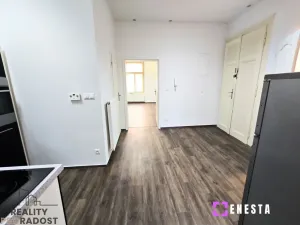 Pronájem bytu 3+1, Praha - Nusle, náměstí Generála Kutlvašra, 100 m2