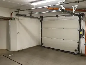 Pronájem garážového stání, Kladno, Dr. Vrbenského, 20 m2