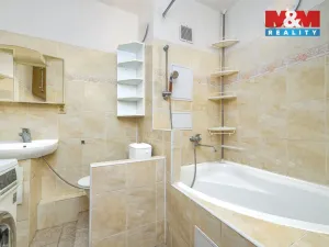 Prodej bytu 3+1, Pardubice - Studánka, Lidmily Malé, 57 m2