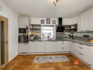 Prodej rodinného domu, Koloveč, nám. Svobody, 160 m2