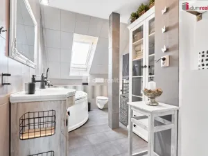 Prodej bytu 4+1, Karlovy Vary - Stará Role, Příčná, 92 m2