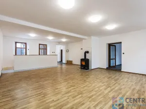 Pronájem obchodního prostoru, Jablonec nad Nisou, Pražská, 323 m2