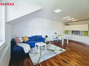 Pronájem bytu 4+kk, Praha - Hrdlořezy, Hrdlořezská, 99 m2