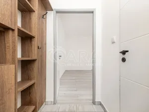 Prodej bytu 1+kk, Kralupy nad Vltavou - Lobeček, nám. Mládežníků, 26 m2