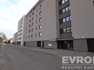 Pronájem bytu 1+kk, Pardubice - Pardubičky, Východní, 35 m2