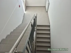 Pronájem výrobních prostor, Praha - Hostivař, K pérovně, 1100 m2