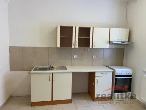 Pronájem bytu 2+kk, Opava - Předměstí, Komárovská, 33 m2