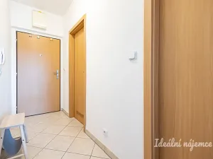 Pronájem bytu 1+kk, Praha - Kunratice, Pod Haltýřem, 28 m2