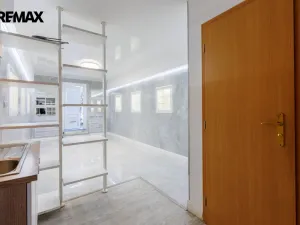 Prodej obchodního prostoru, Karlovy Vary - Rybáře, Konečná, 72 m2