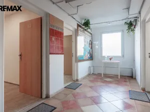 Prodej obchodního prostoru, Karlovy Vary - Rybáře, Konečná, 72 m2
