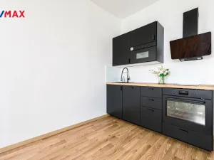 Pronájem bytu 1+kk, Praha - Dolní Počernice, Černodolská, 39 m2