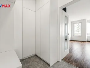 Pronájem bytu 1+kk, Praha - Dolní Počernice, Černodolská, 39 m2