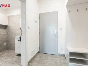Pronájem bytu 1+kk, Praha - Dolní Počernice, Černodolská, 39 m2