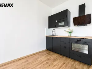 Pronájem bytu 1+kk, Praha - Dolní Počernice, Černodolská, 39 m2