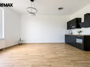 Pronájem bytu 1+kk, Praha - Dolní Počernice, Černodolská, 39 m2