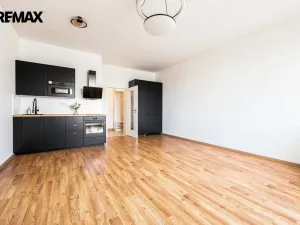 Pronájem bytu 1+kk, Praha - Dolní Počernice, Černodolská, 39 m2