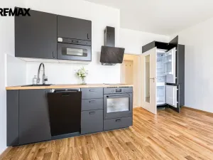 Pronájem bytu 1+kk, Praha - Dolní Počernice, Černodolská, 39 m2