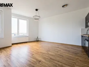 Pronájem bytu 1+kk, Praha - Dolní Počernice, Černodolská, 39 m2