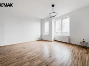 Pronájem bytu 1+kk, Praha - Dolní Počernice, Černodolská, 39 m2
