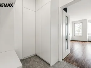 Pronájem bytu 1+kk, Praha - Dolní Počernice, Černodolská, 39 m2