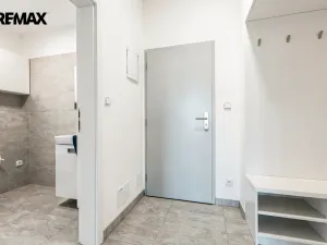 Pronájem bytu 1+kk, Praha - Dolní Počernice, Černodolská, 39 m2