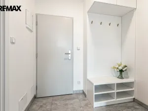 Pronájem bytu 1+kk, Praha - Dolní Počernice, Černodolská, 39 m2