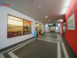 Prodej obchodního prostoru, Karlovy Vary, Divadelní náměstí, 52 m2