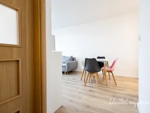 Pronájem bytu 2+kk, Praha, Zelenohorská, 43 m2