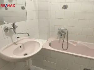 Pronájem bytu 2+1, Karlovy Vary, nábřeží Jana Palacha, 69 m2