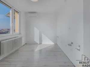 Prodej bytu 3+1, Znojmo, Sokolovská, 69 m2