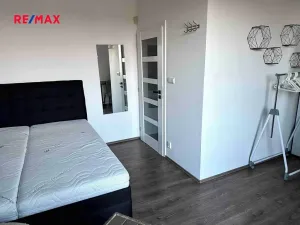 Pronájem bytu 1+kk, Praha - Pitkovice, Strakošová, 32 m2