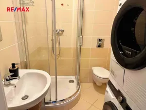 Pronájem bytu 1+kk, Praha - Pitkovice, Strakošová, 32 m2
