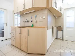 Pronájem bytu 2+kk, Praha, Novorossijská, 35 m2