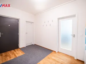 Pronájem kanceláře, Praha - Vysočany, Pechmanových, 91 m2