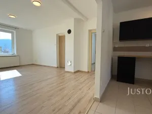 Pronájem bytu 3+1, Ústí nad Labem - Krásné Březno, Na Vinici, 65 m2